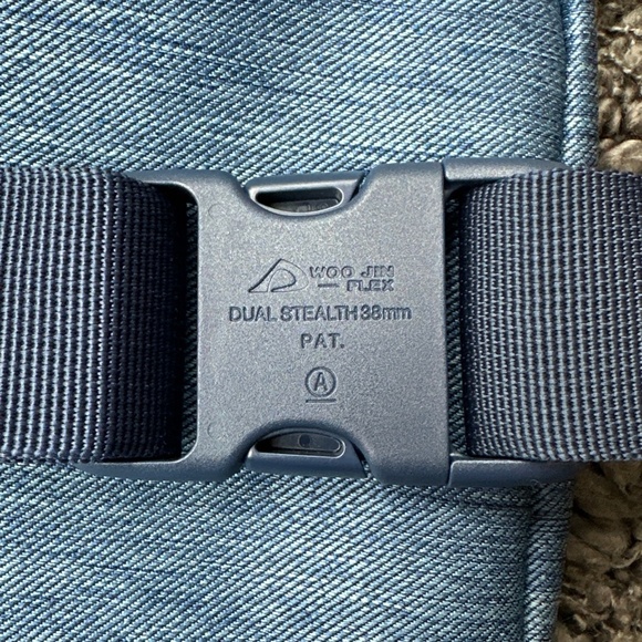 Herschel Fifteen Hip Pack Belt Bag Denim Blue Rare Hipster Crossbody Buckle - Picture 4 of 9